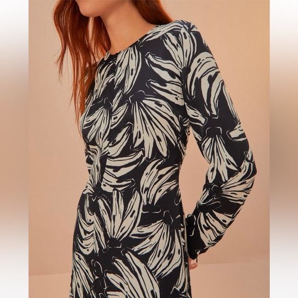 FARM Rio Black Bossa Banana Lenzing™ Ecovero™ Viscose Midi Dress - Picture 2 of 5